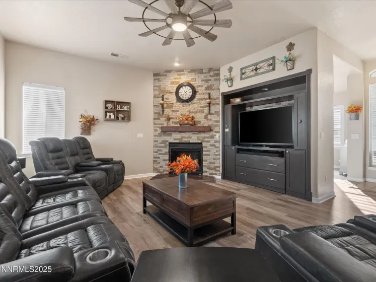 1357 Horse Creek, Fernley, Nevada 89408, 4 Bedrooms Bedrooms, ,3 BathroomsBathrooms,Residential,Residential,Horse Creek,250055057