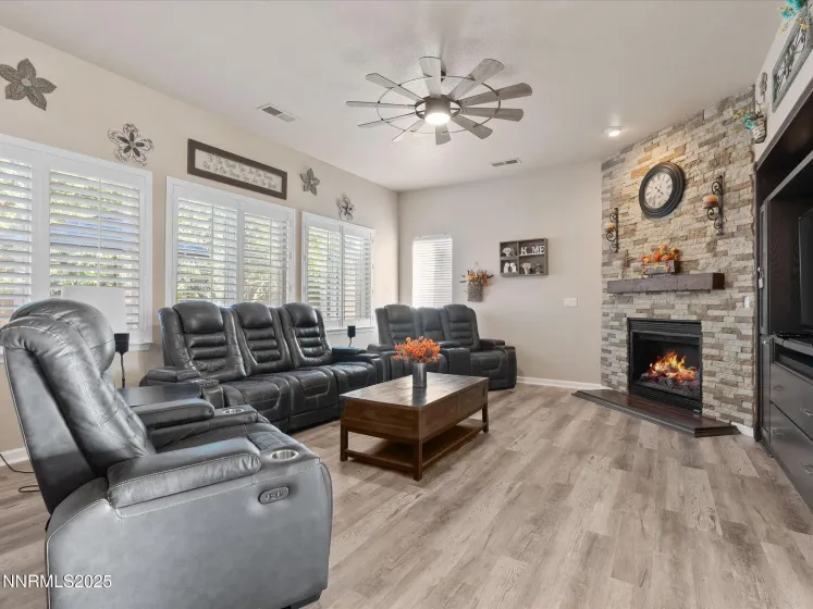 1357 Horse Creek, Fernley, Nevada 89408, 4 Bedrooms Bedrooms, ,3 BathroomsBathrooms,Residential,Residential,Horse Creek,250055057