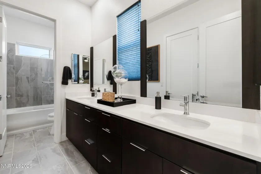 940 Little Star, Reno, Nevada 89511, 3 Bedrooms Bedrooms, ,3 BathroomsBathrooms,Residential,Residential,Little Star,260001141