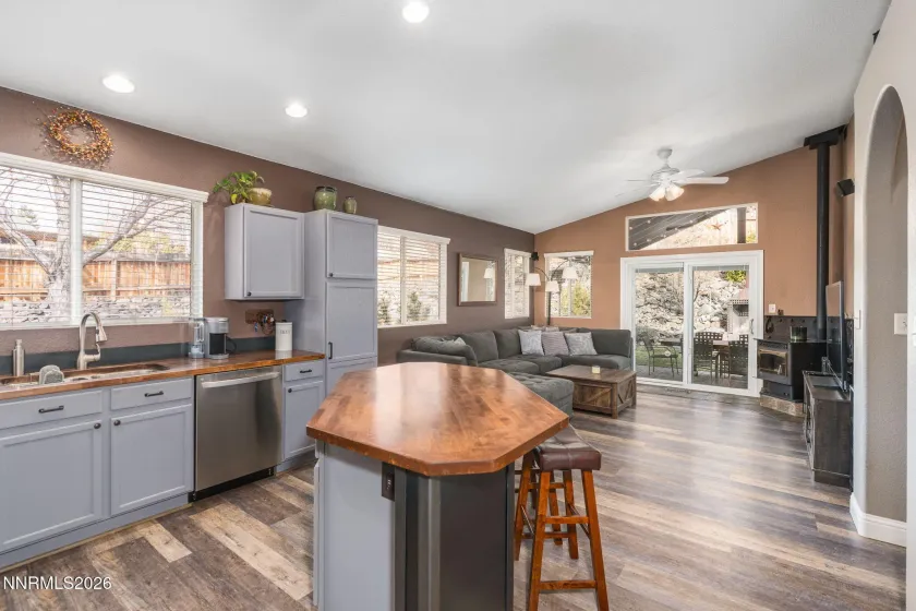 1530 Springfield Park, Reno, Nevada 89523, 3 Bedrooms Bedrooms, ,2 BathroomsBathrooms,Residential,Residential,Springfield Park,260001155