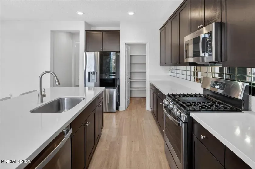 1280 Harness, Sparks, Nevada 89436, 4 Bedrooms Bedrooms, ,4 BathroomsBathrooms,Residential,Residential,Harness,260001159