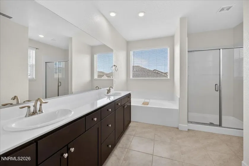 1280 Harness, Sparks, Nevada 89436, 4 Bedrooms Bedrooms, ,4 BathroomsBathrooms,Residential,Residential,Harness,260001159