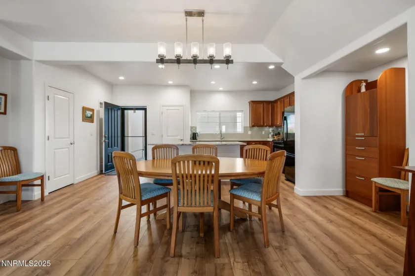 1304 Waterloo, Reno, Nevada 89509, 2 Bedrooms Bedrooms, ,3 BathroomsBathrooms,Residential,Residential,Waterloo,250058813