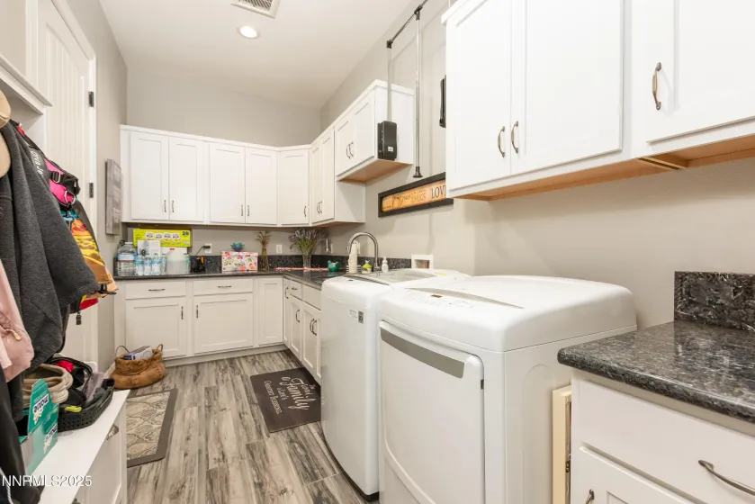 2092 Canterbury, Carson City, Nevada 89703, 4 Bedrooms Bedrooms, ,5 BathroomsBathrooms,Residential,Residential,Canterbury,250051795