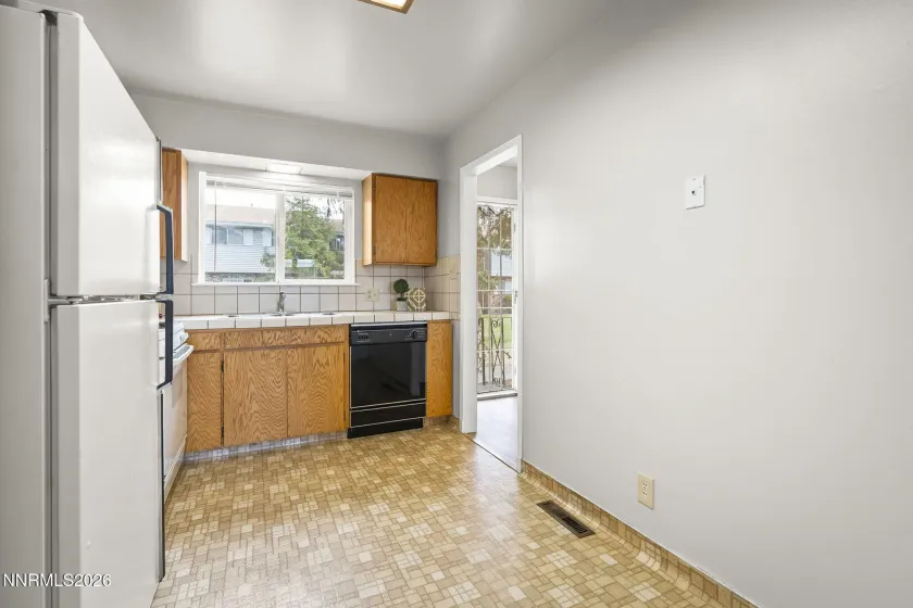 28 Smithridge, Reno, Nevada 89502, 2 Bedrooms Bedrooms, ,2 BathroomsBathrooms,Residential,Residential,Smithridge,260001194