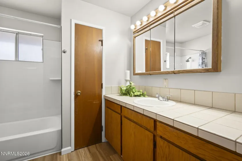 28 Smithridge, Reno, Nevada 89502, 2 Bedrooms Bedrooms, ,2 BathroomsBathrooms,Residential,Residential,Smithridge,260001194