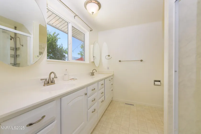 1494 Hussman, Gardnerville, Nevada 89410, 5 Bedrooms Bedrooms, ,3 BathroomsBathrooms,Residential,Residential,Hussman,250056116