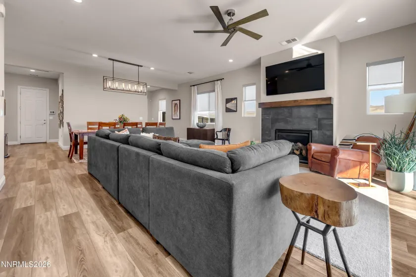 2397 Silent Creek, Sparks, Nevada 89441, 2 Bedrooms Bedrooms, ,2 BathroomsBathrooms,Residential,Residential,Silent Creek,260001237