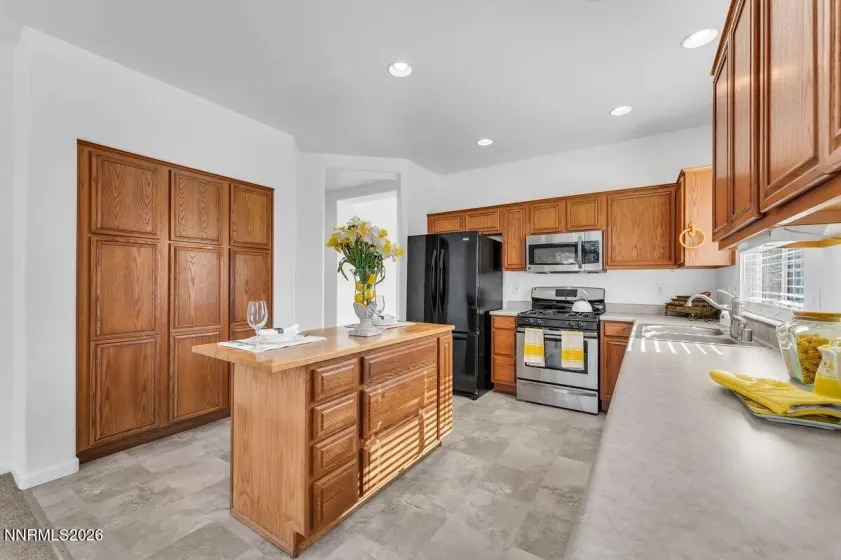 9765 Rock River, Reno, Nevada 89506, 3 Bedrooms Bedrooms, ,2 BathroomsBathrooms,Residential,Residential,Rock River,260001245