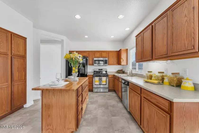 9765 Rock River, Reno, Nevada 89506, 3 Bedrooms Bedrooms, ,2 BathroomsBathrooms,Residential,Residential,Rock River,260001245