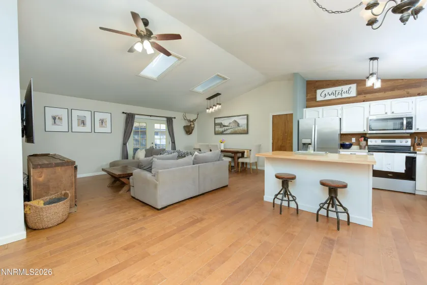 624 Victoria, Gardnerville, Nevada 89460, 3 Bedrooms Bedrooms, ,2 BathroomsBathrooms,Residential,Residential,Victoria,260001252