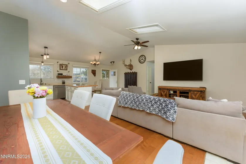 624 Victoria, Gardnerville, Nevada 89460, 3 Bedrooms Bedrooms, ,2 BathroomsBathrooms,Residential,Residential,Victoria,260001252