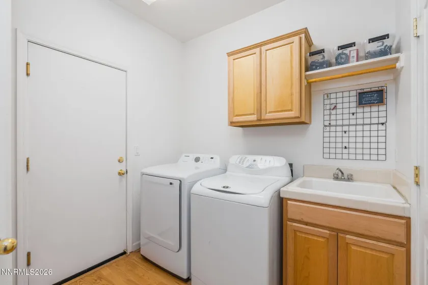 5865 Ingleston, Sparks, Nevada 89436, 5 Bedrooms Bedrooms, ,3 BathroomsBathrooms,Residential,Residential,Ingleston,260001277