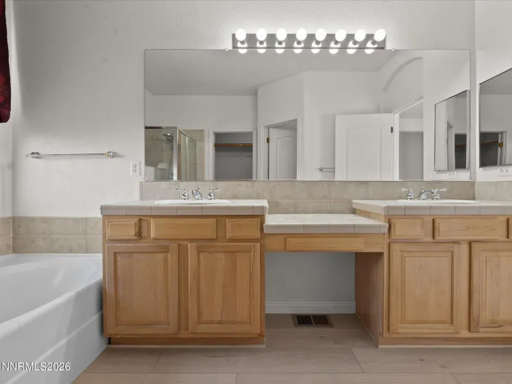 5860 Hidden Valley, Reno, Nevada 89502, 4 Bedrooms Bedrooms, ,2 BathroomsBathrooms,Residential,Residential,Hidden Valley,260001278