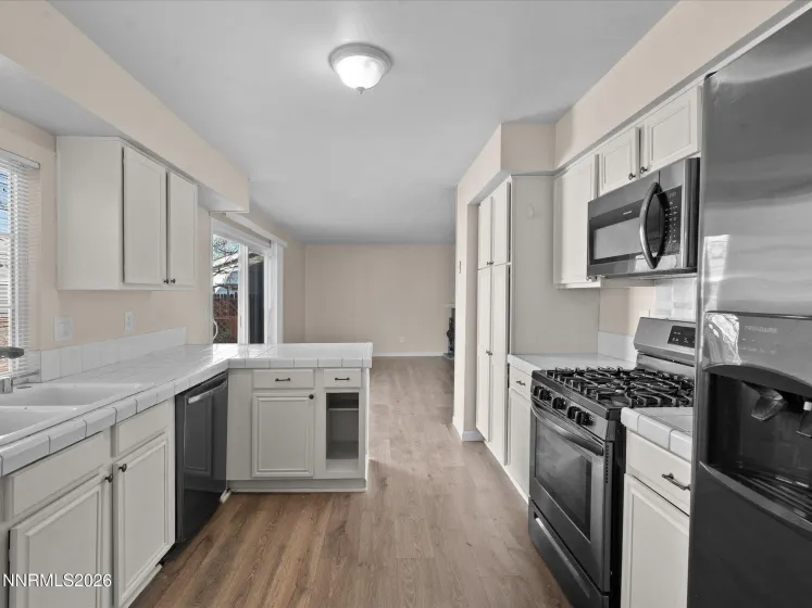 1074 Glen Martin, Sparks, Nevada 89434, 4 Bedrooms Bedrooms, ,3 BathroomsBathrooms,Residential,Residential,Glen Martin,260001292