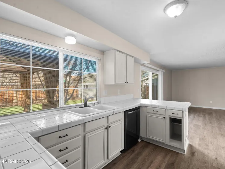 1074 Glen Martin, Sparks, Nevada 89434, 4 Bedrooms Bedrooms, ,3 BathroomsBathrooms,Residential,Residential,Glen Martin,260001292