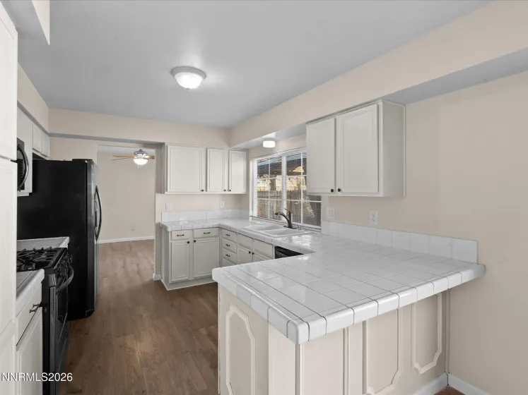 1074 Glen Martin, Sparks, Nevada 89434, 4 Bedrooms Bedrooms, ,3 BathroomsBathrooms,Residential,Residential,Glen Martin,260001292