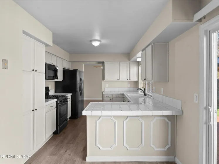 1074 Glen Martin, Sparks, Nevada 89434, 4 Bedrooms Bedrooms, ,3 BathroomsBathrooms,Residential,Residential,Glen Martin,260001292