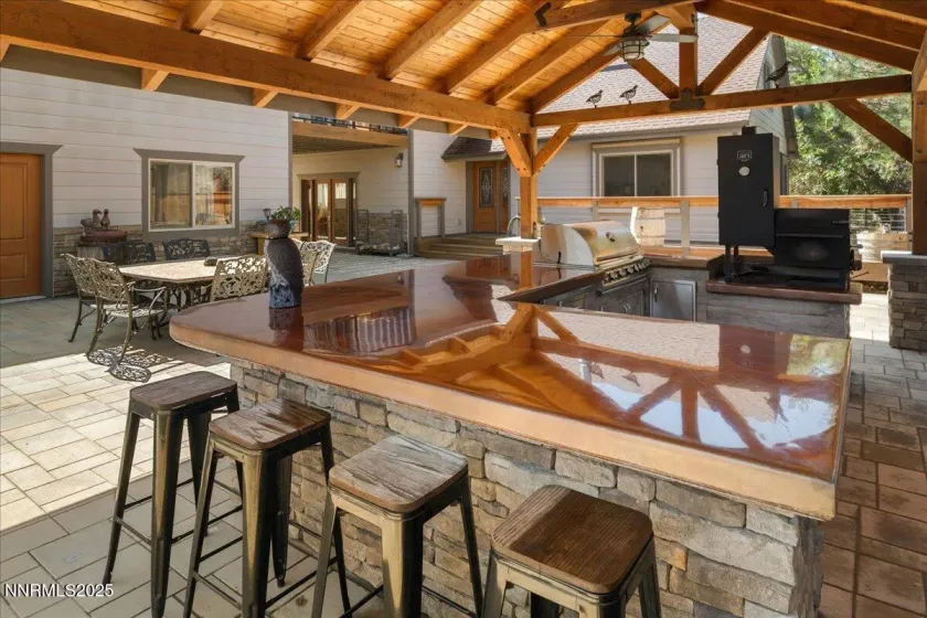 Outdoor Kitchen and bar.