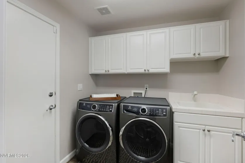 5958 Solstice, Sparks, Nevada 89436, 4 Bedrooms Bedrooms, ,3 BathroomsBathrooms,Residential,Residential,Solstice,260001300