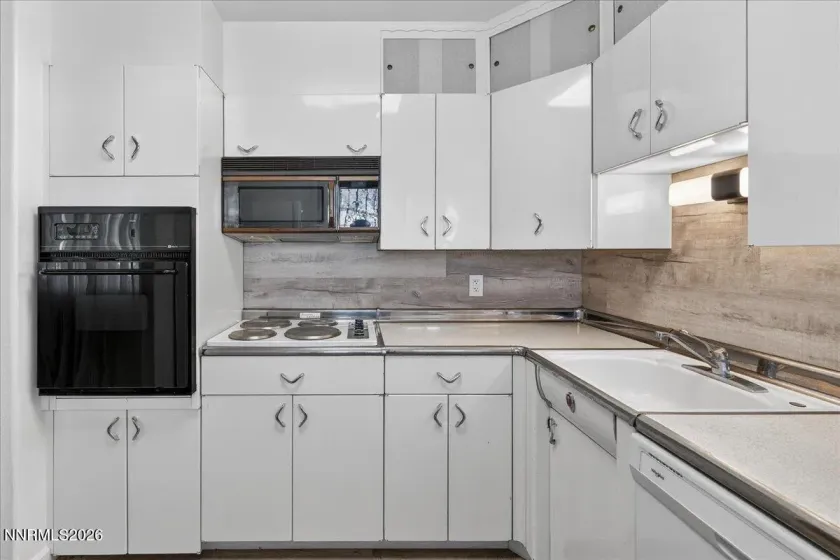 1945 4th, Sparks, Nevada 89431, 2 Bedrooms Bedrooms, ,1 BathroomBathrooms,Residential,Residential,4th,260001313