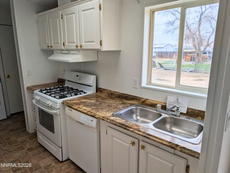 1414 Lahonton, Silver Springs, Nevada 89429, 3 Bedrooms Bedrooms, ,2 BathroomsBathrooms,Residential,Residential,Lahonton,260001326