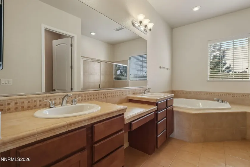 7901 Orange Plains, Sparks, Nevada 89436, 4 Bedrooms Bedrooms, ,3 BathroomsBathrooms,Residential,Residential,Orange Plains,260001377