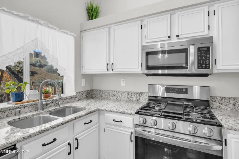 7275 Lindsey, Sparks, Nevada 89436, 3 Bedrooms Bedrooms, ,3 BathroomsBathrooms,Residential,Residential,Lindsey,260001404