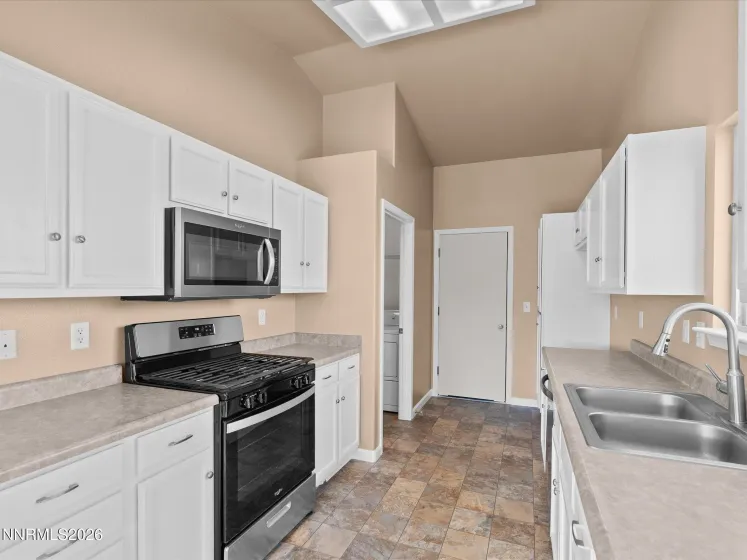 638 Brook, Fernley, Nevada 89408, 3 Bedrooms Bedrooms, ,2 BathroomsBathrooms,Residential,Residential,Brook,260001383