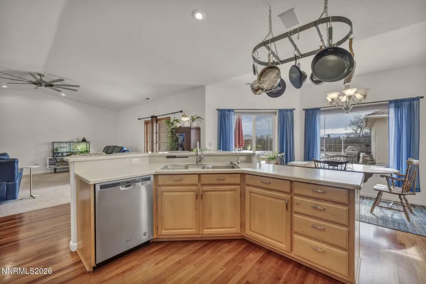 421 Silver Star, Yerington, Nevada 89447, 4 Bedrooms Bedrooms, ,3 BathroomsBathrooms,Residential,Residential,Silver Star,260001390