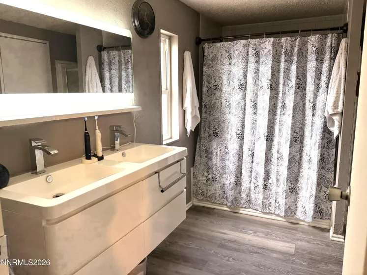 220 Bastian, Battle Mountain, Nevada 89820, 4 Bedrooms Bedrooms, ,2 BathroomsBathrooms,Residential,Residential,Bastian,250059384