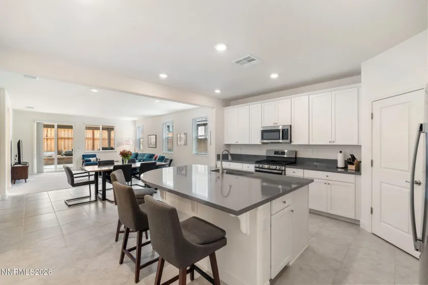 6407 Bucking Horse, Sparks, Nevada 89436, 3 Bedrooms Bedrooms, ,2 BathroomsBathrooms,Residential,Residential,Bucking Horse,260001426