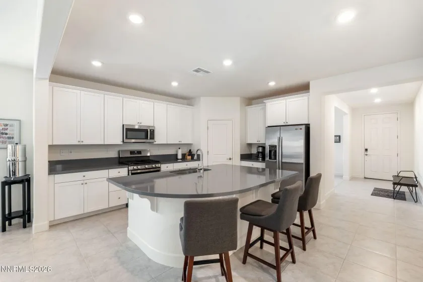 6407 Bucking Horse, Sparks, Nevada 89436, 3 Bedrooms Bedrooms, ,2 BathroomsBathrooms,Residential,Residential,Bucking Horse,260001426