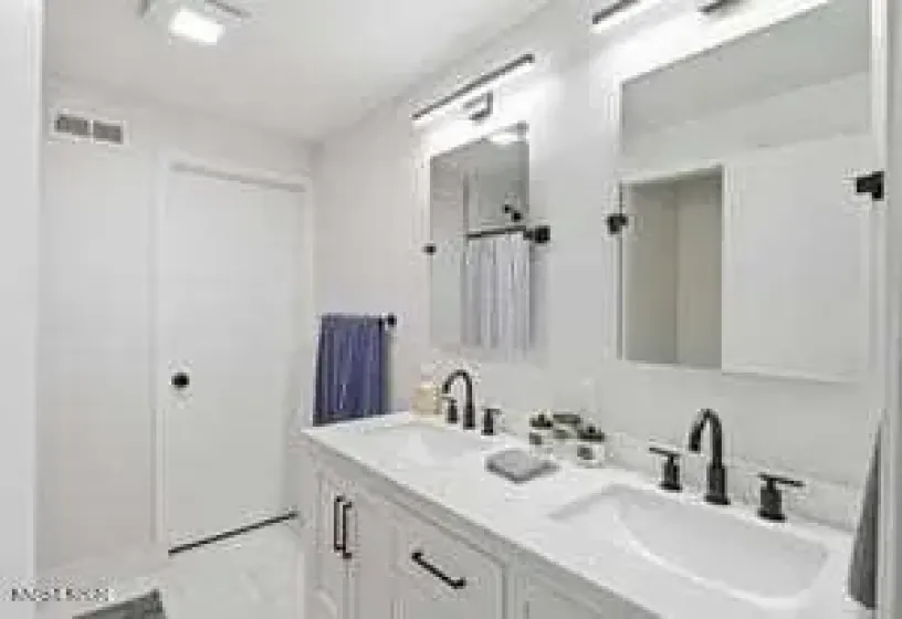 1801 Carlin, Reno, Nevada 89503, 4 Bedrooms Bedrooms, ,3 BathroomsBathrooms,Residential,Residential,Carlin,260001430