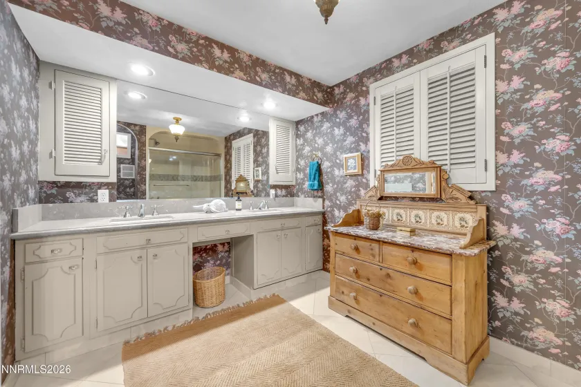 1010 La Rue, Reno, Nevada 89509, 5 Bedrooms Bedrooms, ,2 BathroomsBathrooms,Residential,Residential,La Rue,260001434