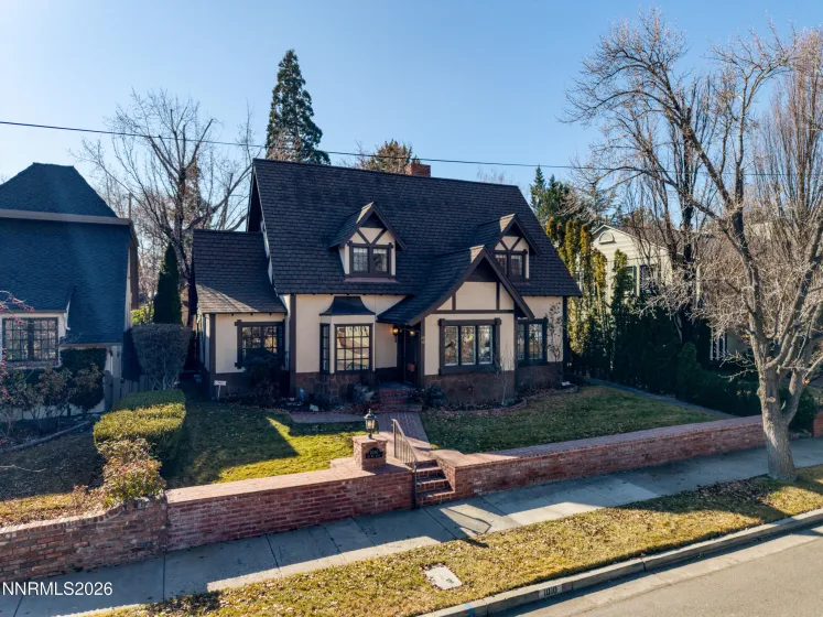 1010 La Rue, Reno, Nevada 89509, 5 Bedrooms Bedrooms, ,2 BathroomsBathrooms,Residential,Residential,La Rue,260001434