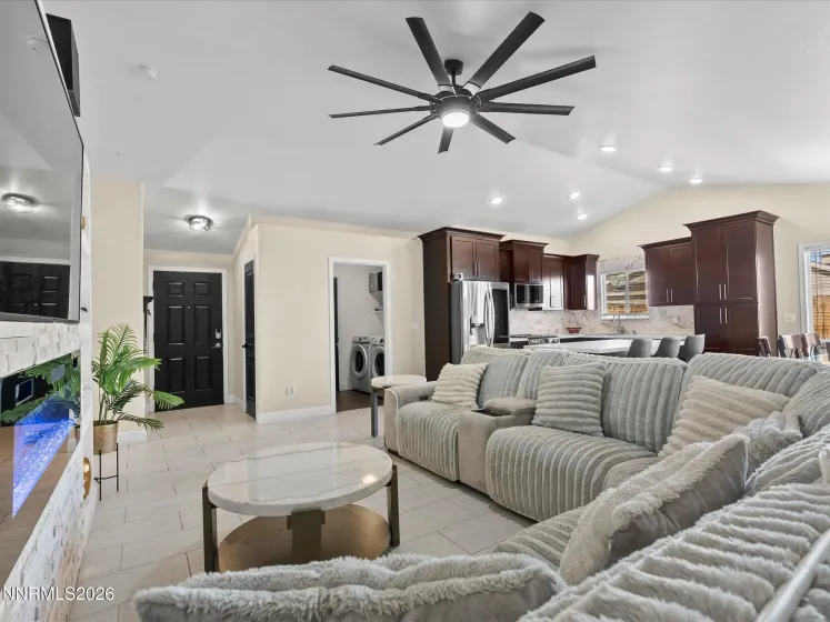 587 Spur, Fernley, Nevada 89408, 3 Bedrooms Bedrooms, ,2 BathroomsBathrooms,Residential,Residential,Spur,260001460