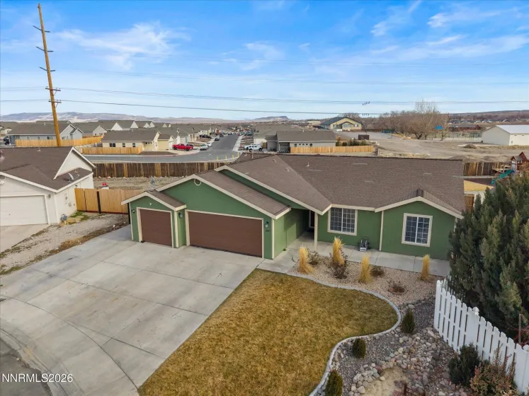 587 Spur, Fernley, Nevada 89408, 3 Bedrooms Bedrooms, ,2 BathroomsBathrooms,Residential,Residential,Spur,260001460