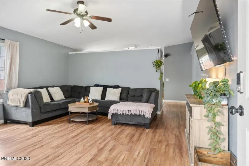 18213 Silverleaf, Reno, Nevada 89508, 3 Bedrooms Bedrooms, ,2 BathroomsBathrooms,Residential,Residential,Silverleaf,260001466