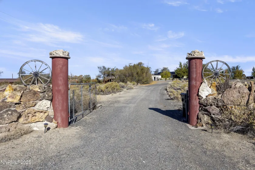 13200 Carson, Fallon, Nevada 89406, 8 Bedrooms Bedrooms, ,5 BathroomsBathrooms,Residential,Residential,Carson,240011432