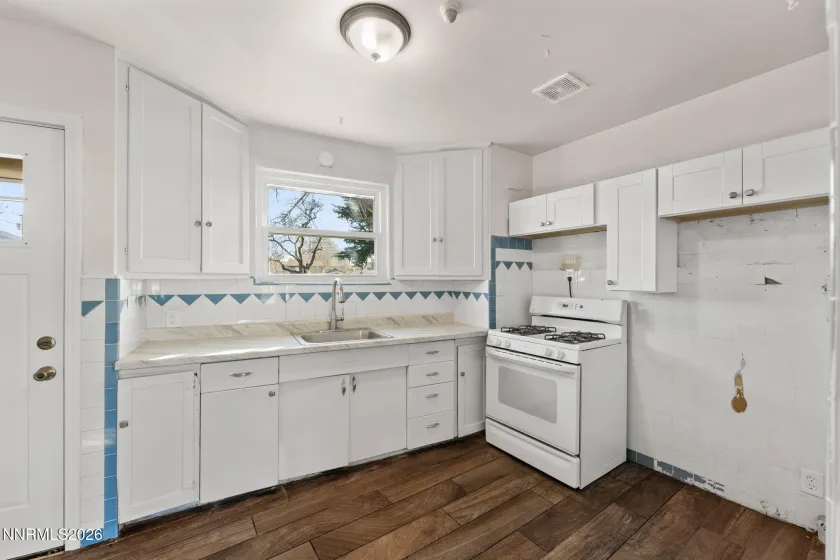 1224 F, Sparks, Nevada 89431, ,Residential Income,Residential,F,260001482