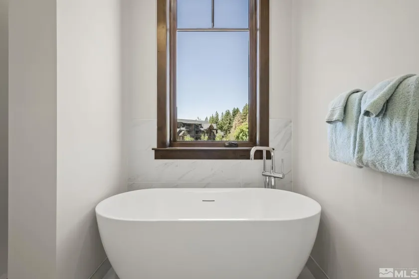 28 Beach Club, Stateline, Nevada 89449, ,4 BathroomsBathrooms,Residential,Residential,Beach Club,260001521