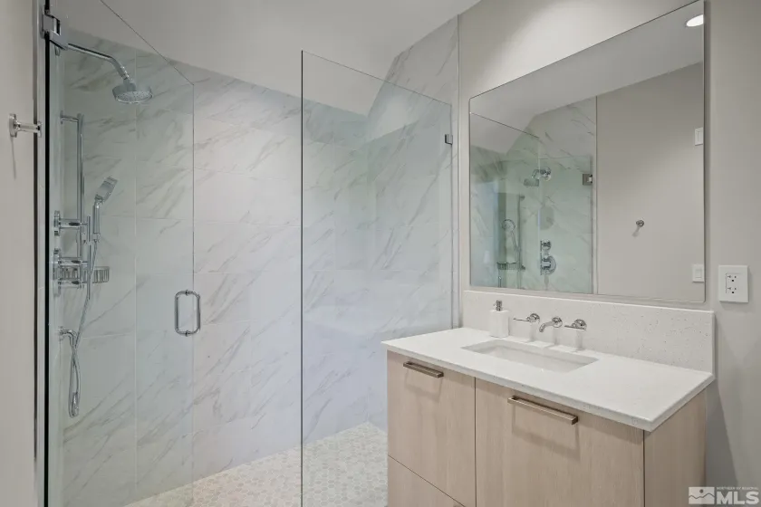 28 Beach Club, Stateline, Nevada 89449, ,4 BathroomsBathrooms,Residential,Residential,Beach Club,260001521