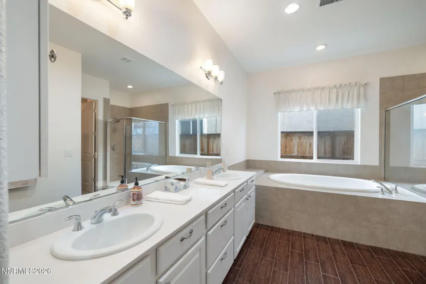 1641 Crescent Pointe, Reno, Nevada 89523, 4 Bedrooms Bedrooms, ,3 BathroomsBathrooms,Residential,Residential,Crescent Pointe,260001522