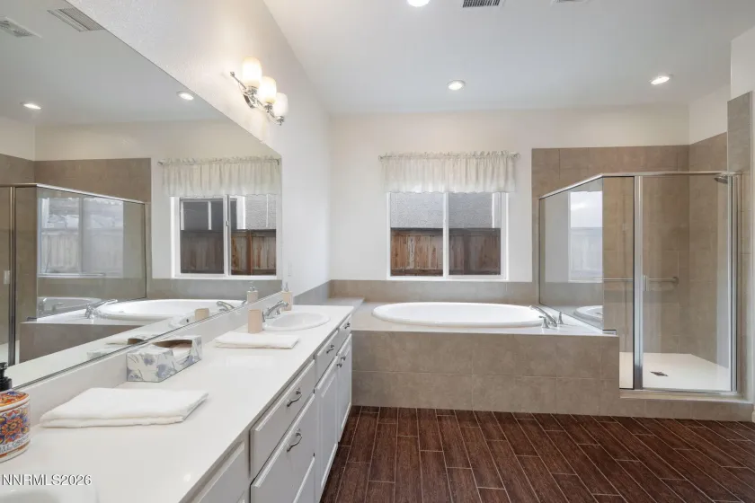 1641 Crescent Pointe, Reno, Nevada 89523, 4 Bedrooms Bedrooms, ,3 BathroomsBathrooms,Residential,Residential,Crescent Pointe,260001522