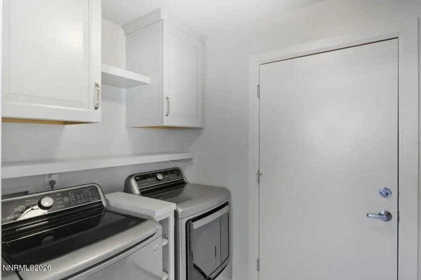 2556 Edgerock, Reno, Nevada 89519, 3 Bedrooms Bedrooms, ,3 BathroomsBathrooms,Residential,Residential,Edgerock,260001553