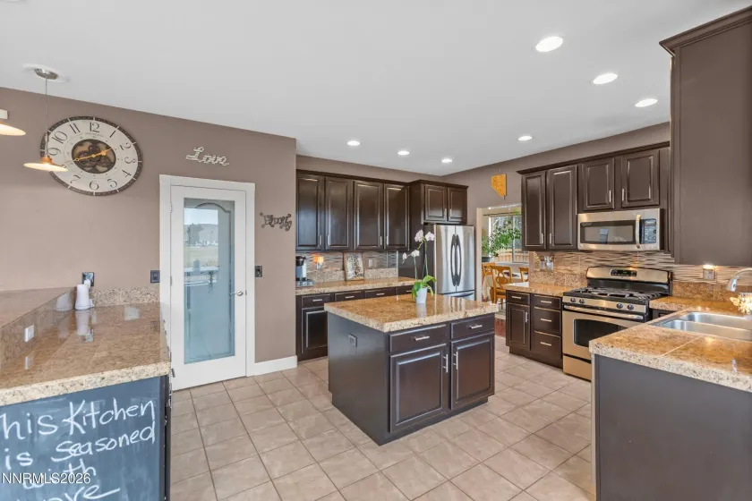 2773 Decoy, Sparks, Nevada 89436, 5 Bedrooms Bedrooms, ,3 BathroomsBathrooms,Residential,Residential,Decoy,260001567