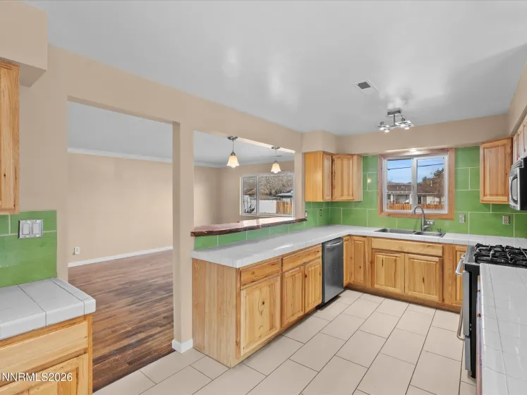 91 York, Sparks, Nevada 89431, 2 Bedrooms Bedrooms, ,2 BathroomsBathrooms,Residential,Residential,York,260001573