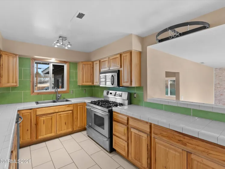 91 York, Sparks, Nevada 89431, 2 Bedrooms Bedrooms, ,2 BathroomsBathrooms,Residential,Residential,York,260001573