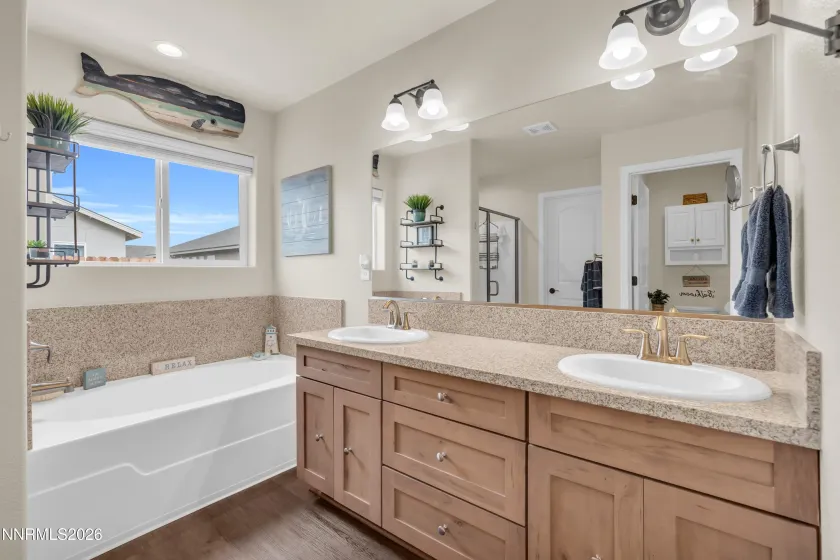 2552 Ladera Dr Primary Bathroom
